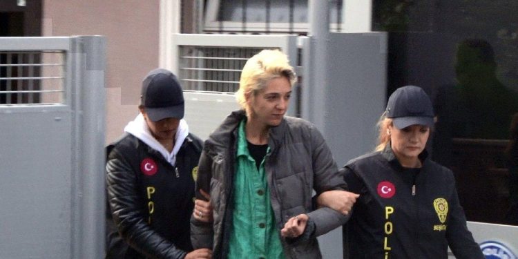 Başörtülü Kadına Saldırı Davası: ‘Cezai Ehliyeti Yok’ Raporuna Rağmen Tahliye Çıkmadı