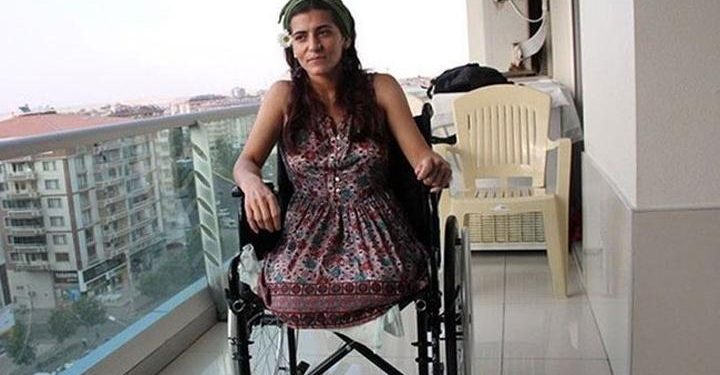 Diyarbakır Büyükşehir Belediyesi Kayyumu, IŞİD Saldırısında Bacaklarını Kaybeden Lisa Çalan’ı İşten Çıkardı