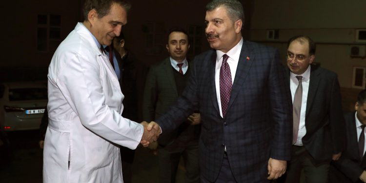 Sağlık Bakanı’ndan Çin’den Gelen 61 Kişi İçin Açıklama: ‘Numunelerin Sonuçları Yarın Açıklanacak’