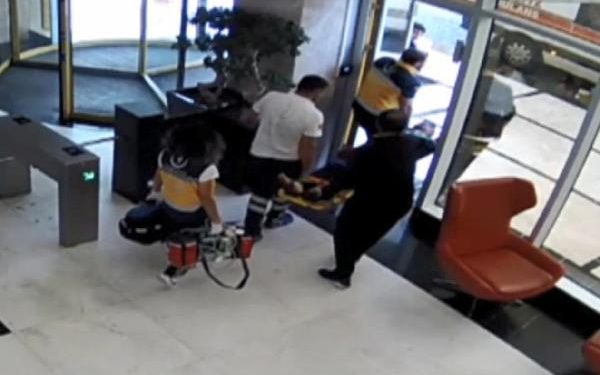 Bir İşçi ‘Çok Çalışıyor’ Diye İş Arkadaşları Tarafından Dövülerek Öldürüldü