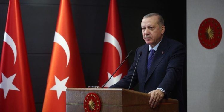 Erdoğan: ’65 Yaş Üstü Her Gün Saat 10:00 ile 20:00 Arasında Dışarı Çıkabilecek’