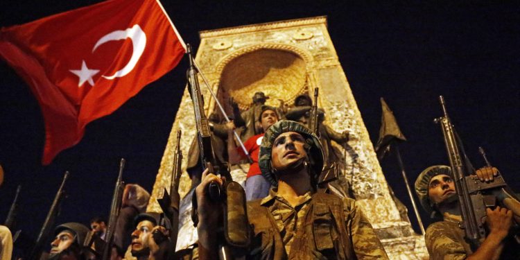 İktidara Yakın Medyada Dillendirilen ‘Yeni Darbe’ İddiaları Gündemde