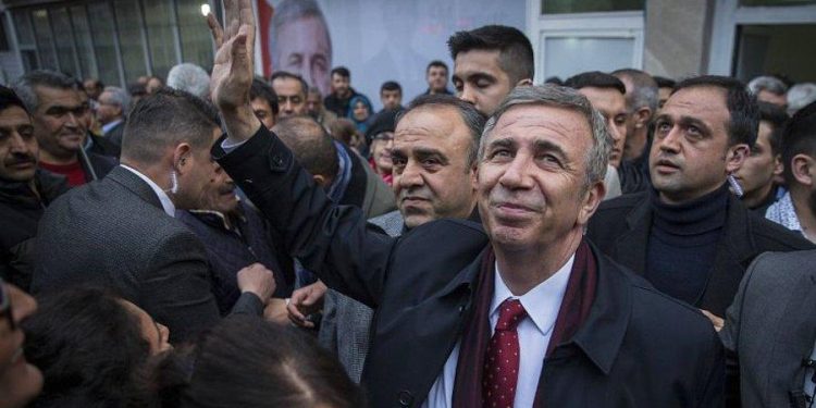Mansur Yavaş Sosyal Medyanın Gündeminde: ‘Bakmayın Kocaman Sıfatlar Yakıştırılmasına, Maaşımızı Siz Ödüyorsunuz’
