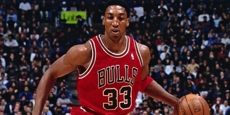 Michael Jordan’ın Başarısını Perçinlemesine Rağmen NBA’in Yıllarca En Az Kazanan Yıldızı Olan Scottie Pippen