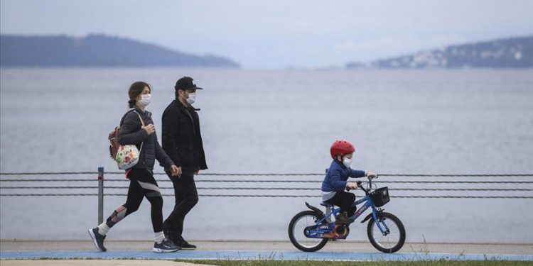 Türkiye’de Koronavirüs: Son 24 Saatte 28 Kişi Hayatını Kaybetti, Vaka Sayısı Binin Üzerinde