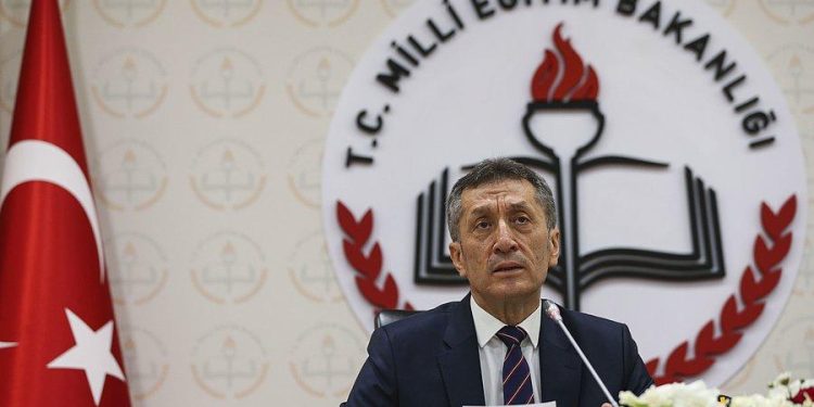 Ziya Selçuk’tan EBA TV’deki Adnan Menderes Görüntülerine Açıklama: ‘Çocuklara Uygun Olmadığını Düşünüyorum’