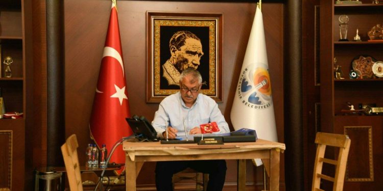 Adana Büyükşehir Belediyesi Başkanı’nın Makam Odasına Haciz Geldi