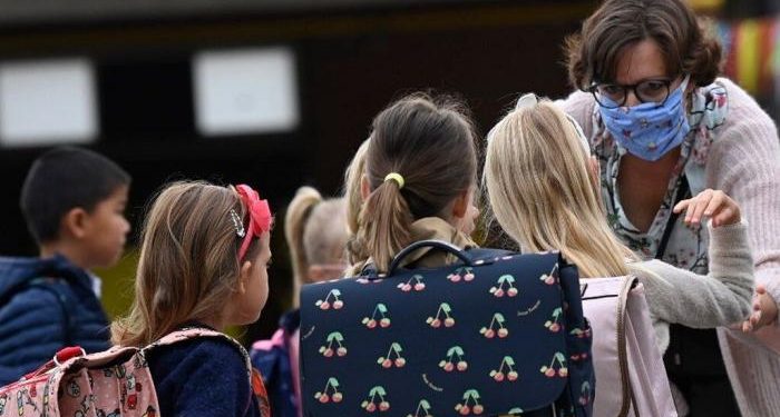 Belçika’da Öğrencilerine Hz. Muhammed Karikatürü Gösteren Öğretmen ‘Müstehcenlik’ Nedeniyle Açığa Alındı