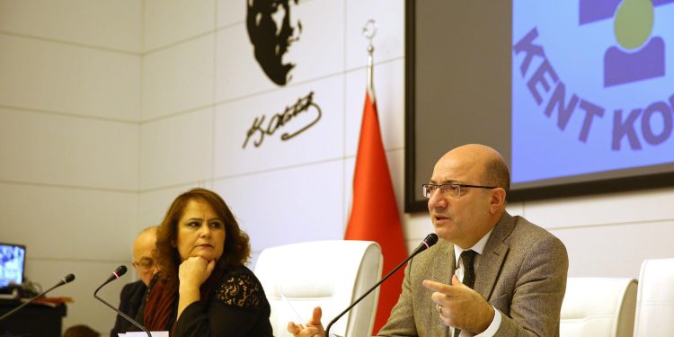 İlhan Cihaner, CHP Genel Başkanlığı’na Adaylığını Açıkladı