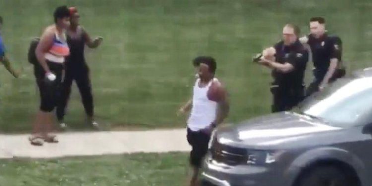 Polisin Arkasından Vurduğu Siyahi Amerikalı Felç Kaldı