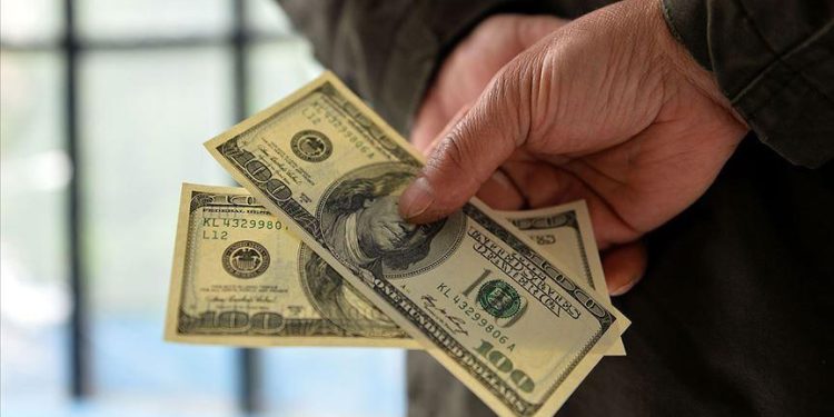 TL’de Sert Değer Kaybı Sürüyor: Dolar 7,94; Euro 9,34 ile Rekor Kırdı!