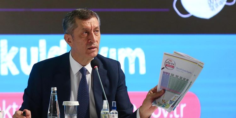 Ziya Selçuk: ‘Eğitimde Asıl Yük Öğretmen Maaşıyla İlgili’