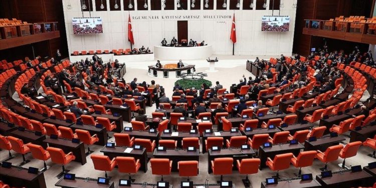 AK Parti’den Yükseköğretim Kanunu’na İlişkin 11 Maddelik Teklif