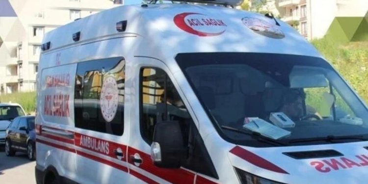 Kadın Sürücü Ambulans Şoförünü Bıçakladı