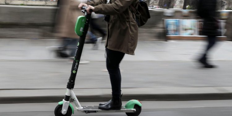 Paris’te Scooter Referandumu: “Kalsın mı Kalksın mı?”
