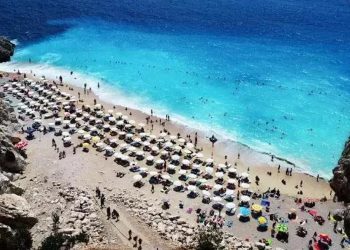 Antalya 8 ayda 10 milyon turist ağırladı