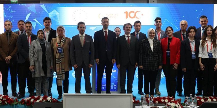 Genç girişimciler projelerini sergiledi